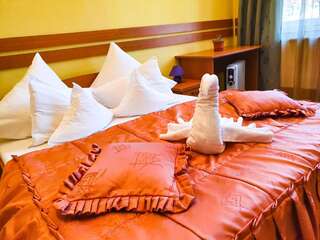 Отель Szarvas Hotel Одорхею-Секуеск Номер Делюкс с кроватью размера «king-size»-1